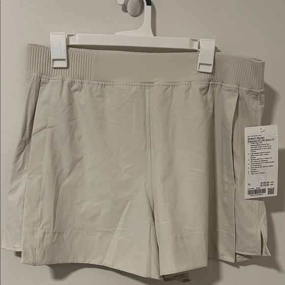 NWT Lululemon Stretch Woven Relaxed Fit HR Short 4’ Size XL - Picture 1 of 4